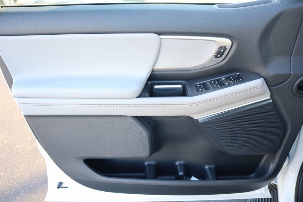 New 2025 Ford Expedition Active image 17