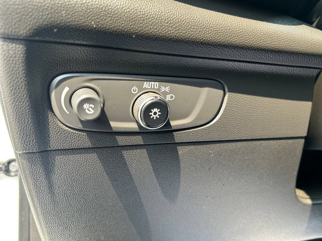 Used 2023 Buick Envision Essence FWD image 21