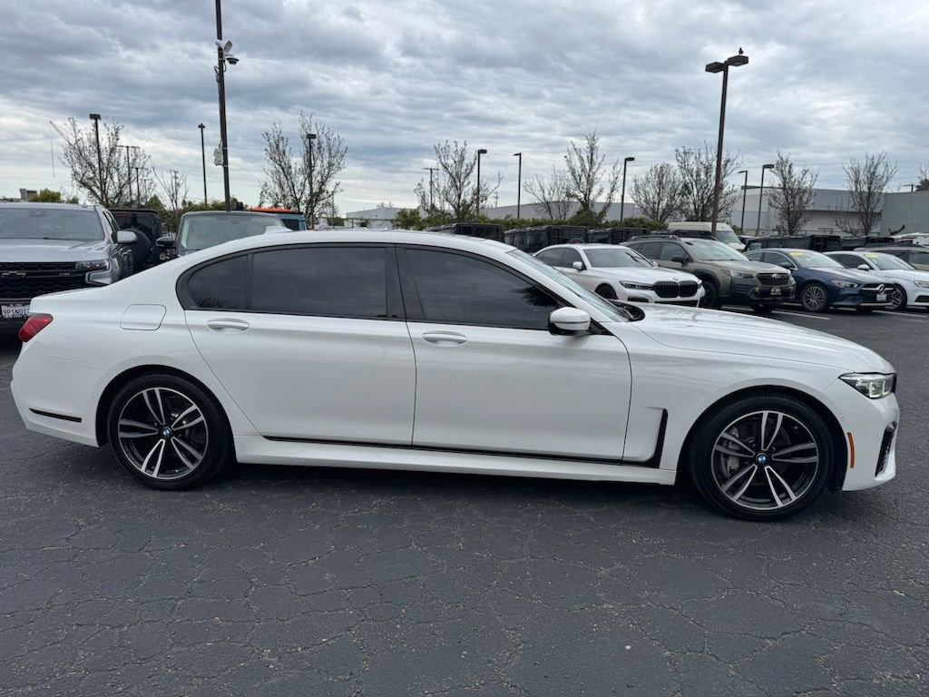 Used 2021 BMW 740i w/ M Sport Package RWD image 11