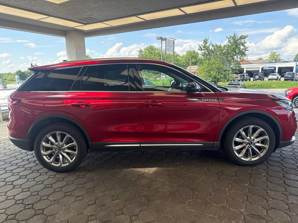 Used 2022 Lincoln Corsair AWD w/ Premium Package image 4