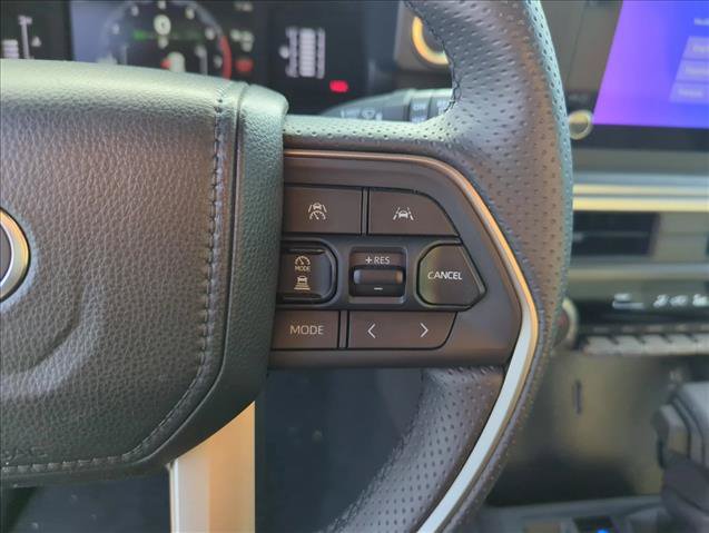 Certified 2025 Toyota 4Runner SR5 AWD/4WD image 16