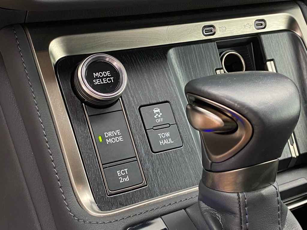 Used 2024 Lexus GX 550 w/ Accessory Package (2T) image 21