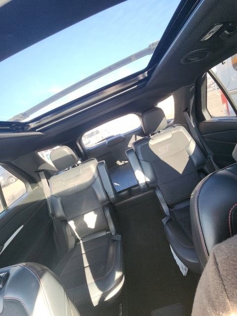 Used 2025 Ford Explorer ST image 30