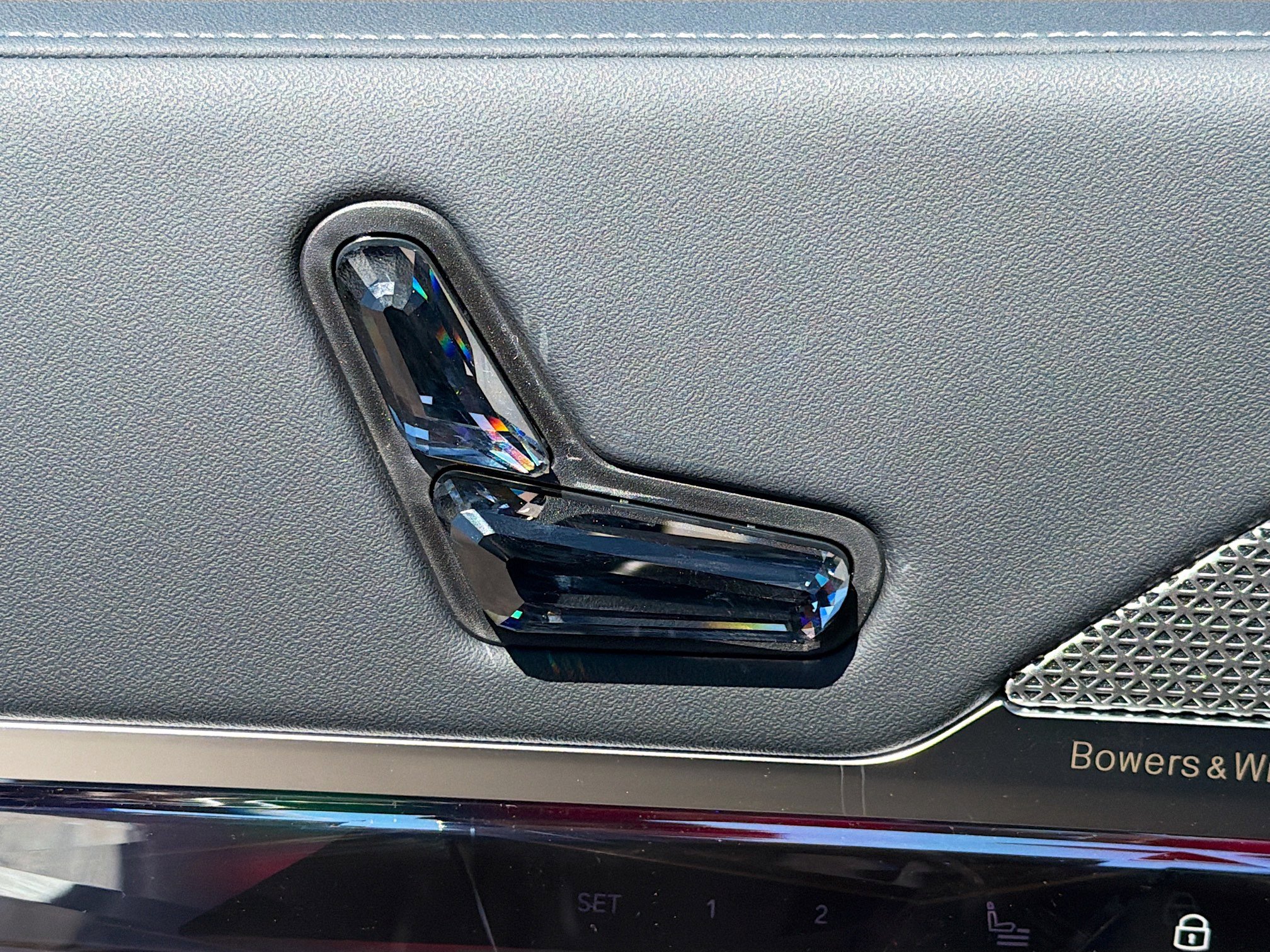 New 2026 BMW 740i xDrive w/ Premium Package image 25