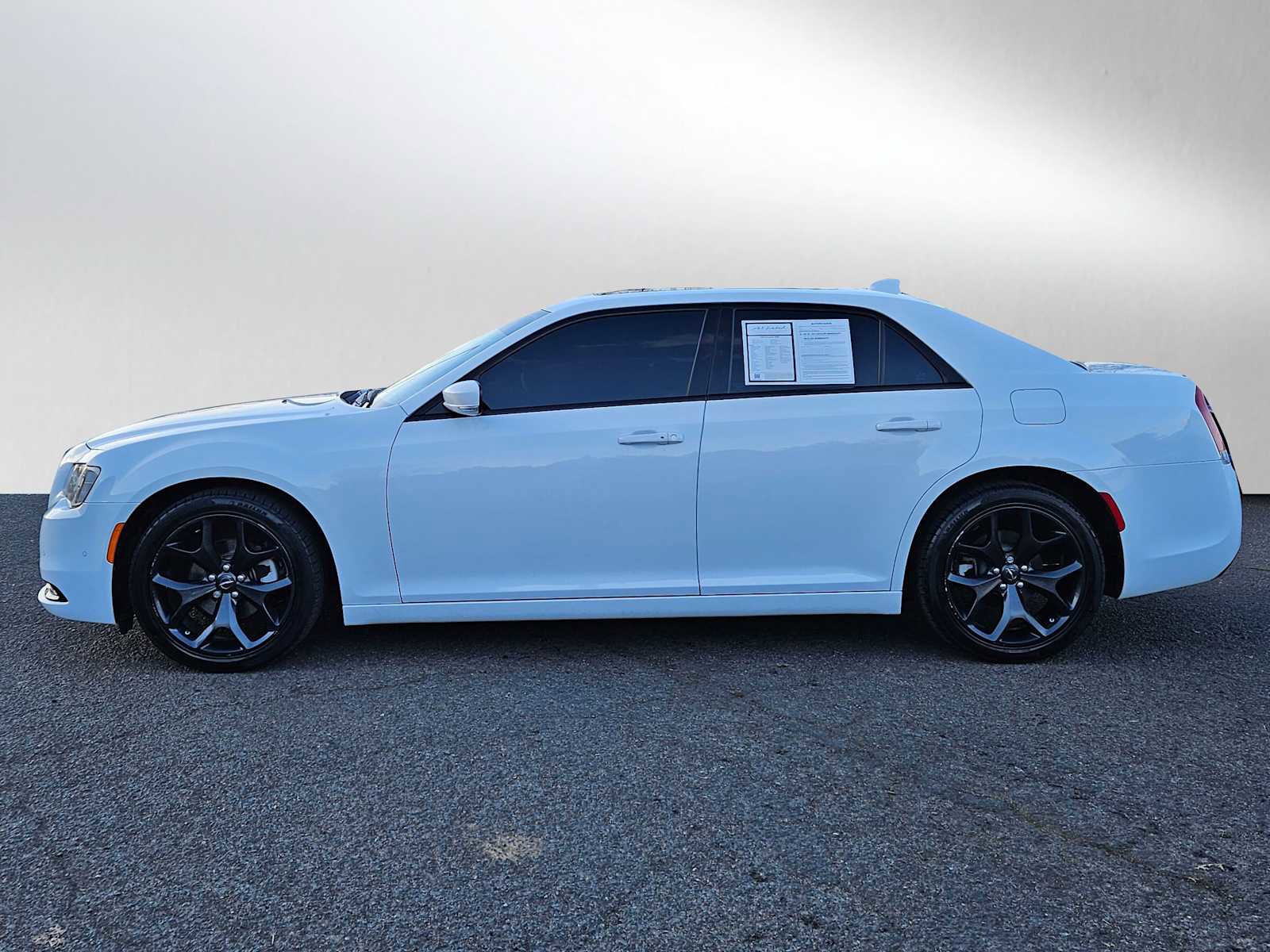 Used 2023 Chrysler 300 S image 6
