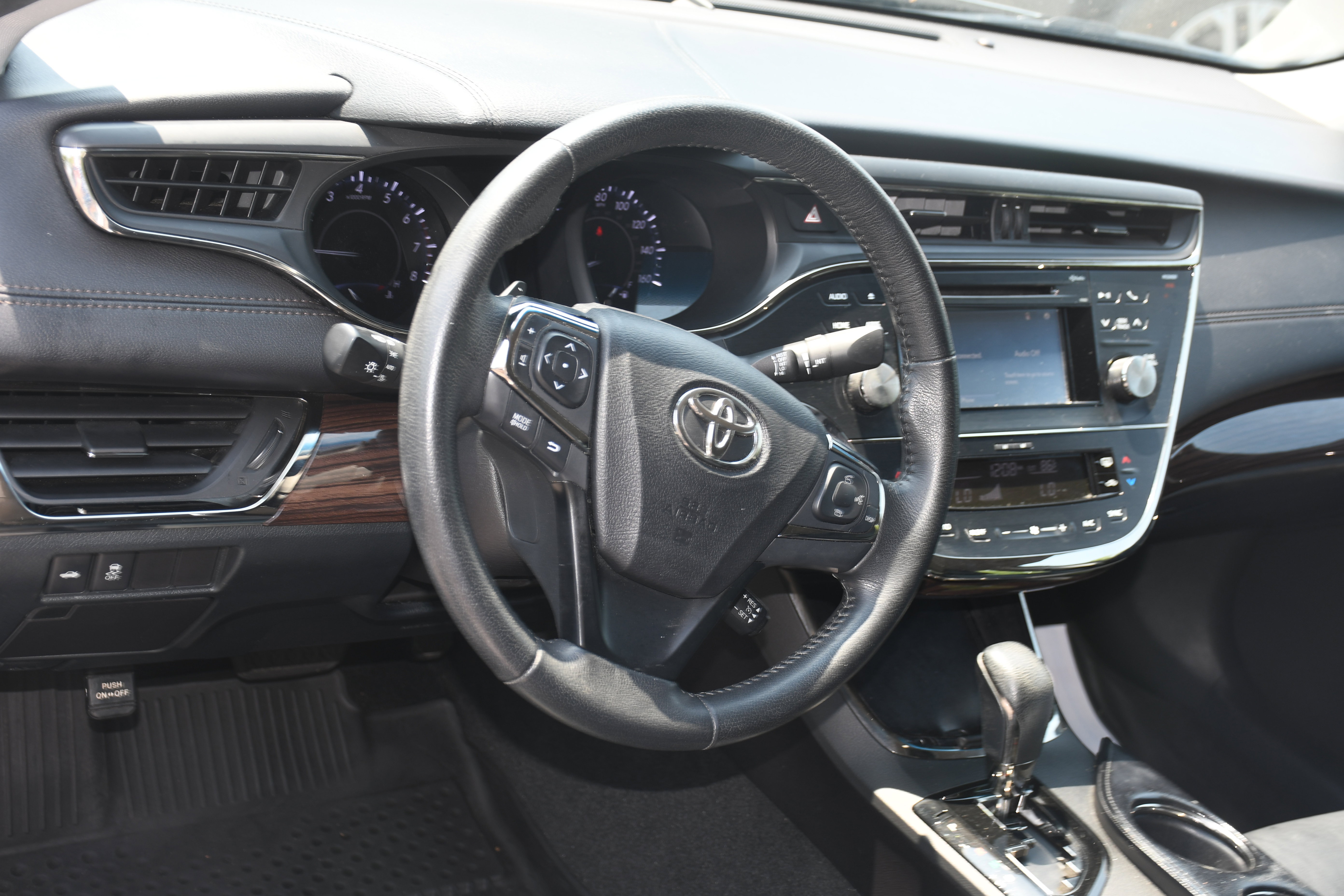 Used 2015 Toyota Avalon XLE FWD image 8