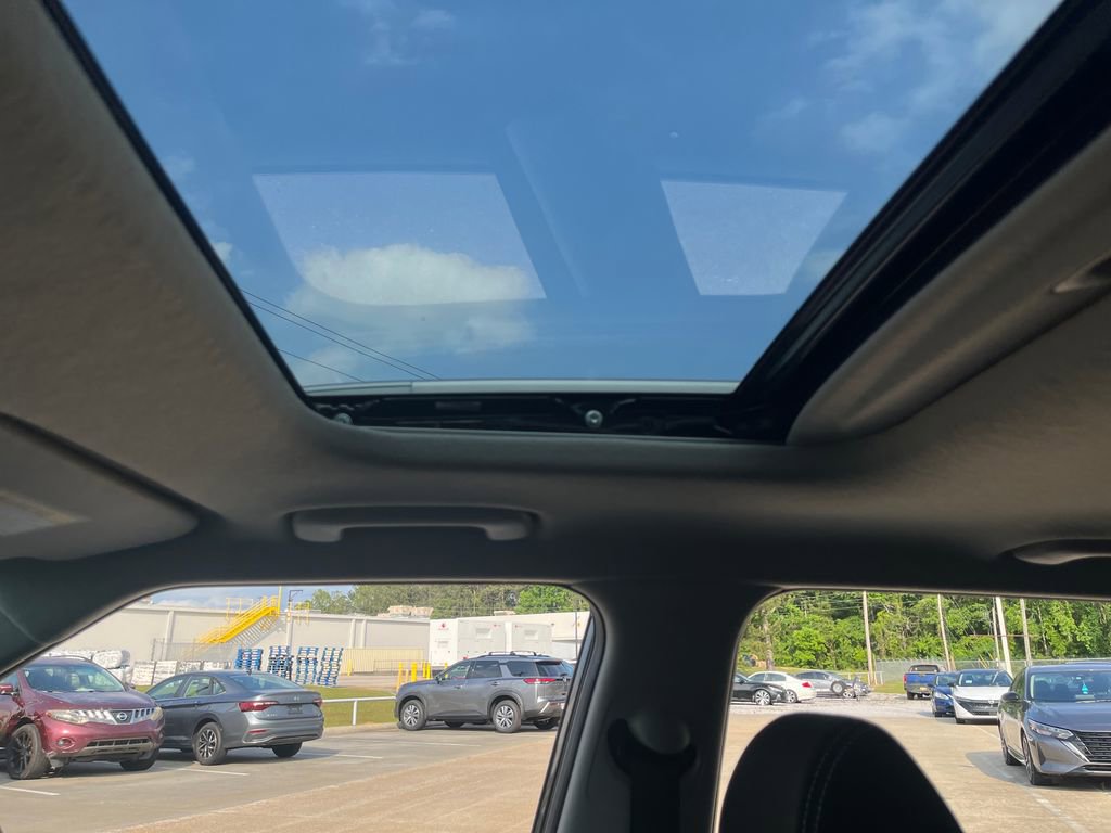 Used 2025 Hyundai Venue SEL FWD image 21