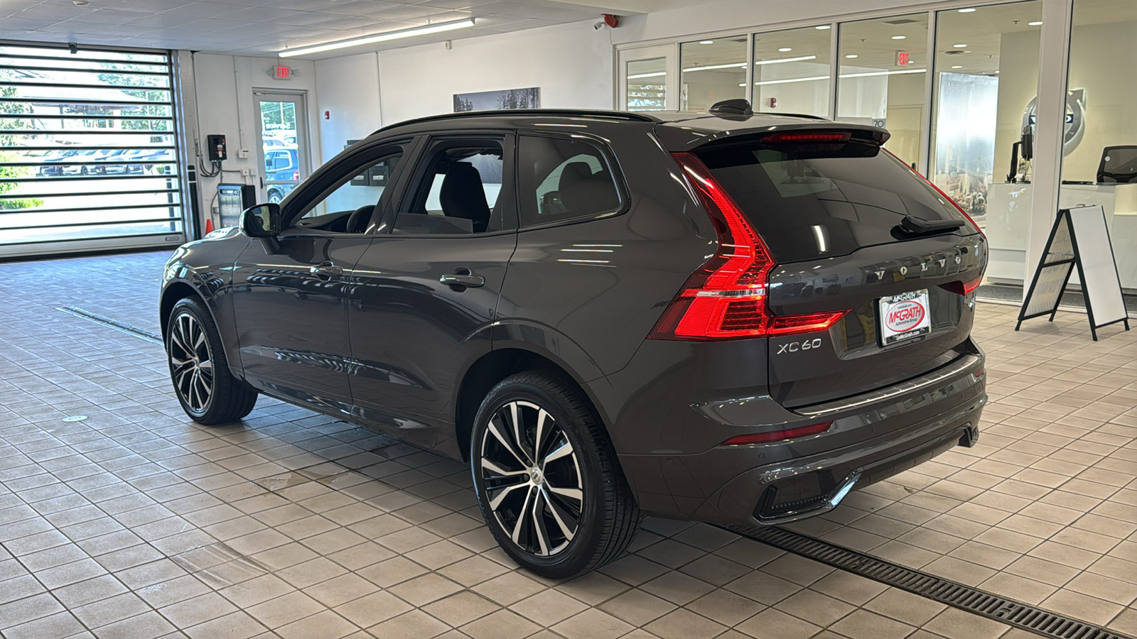 Used 2024 Volvo XC60 B5 Plus w/ Protection Package Premier AWD/4WD image 7