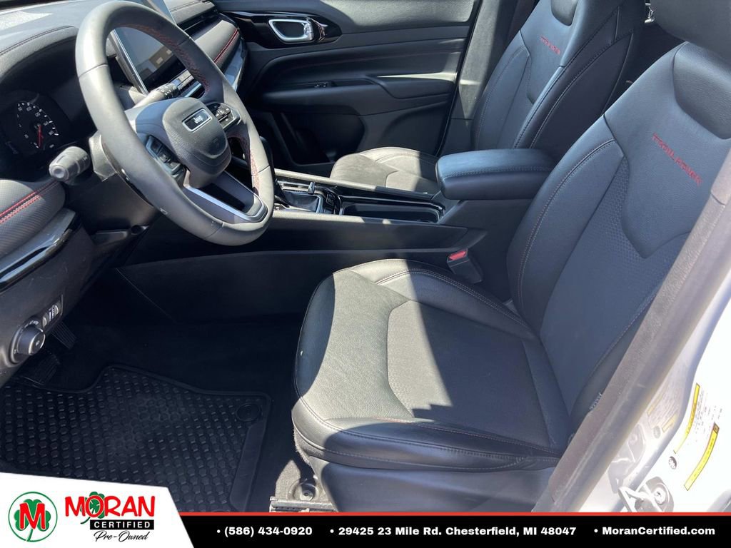 Used 2023 Jeep Compass Trailhawk w/ Trailhawk Convenience Group AWD/4WD image 16