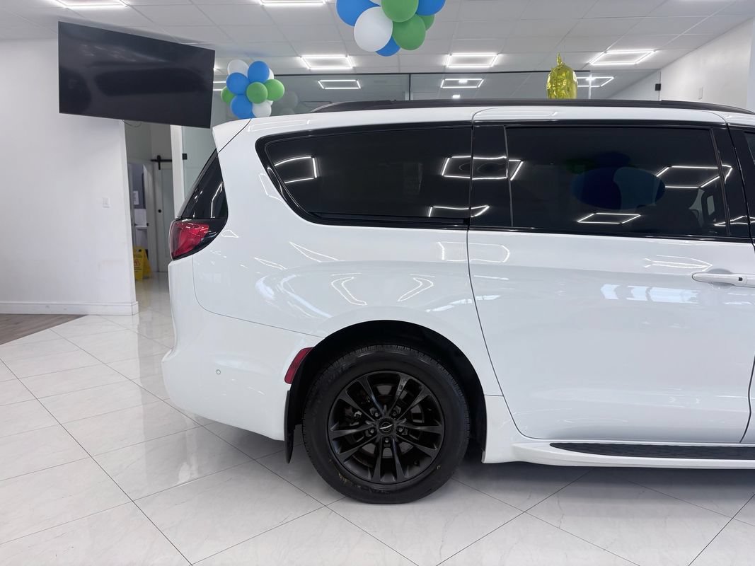 Used 2020 Chrysler Pacifica Touring-L w/ Advanced Safetytec Group AWD/4WD image 8
