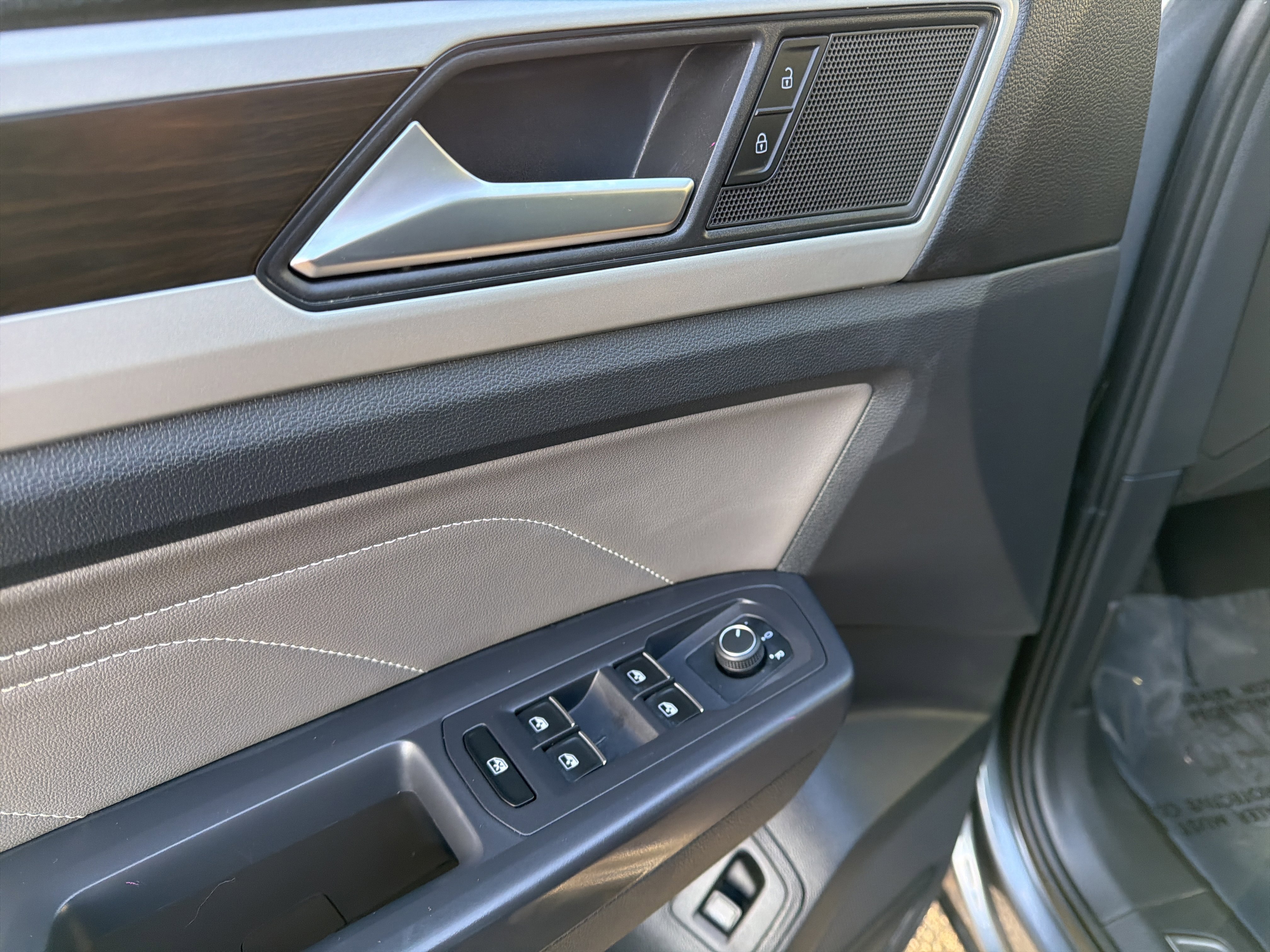 Used 2021 Volkswagen Atlas SE image 11