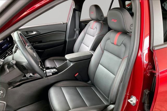Used 2025 Chevrolet Trax RS FWD image 15