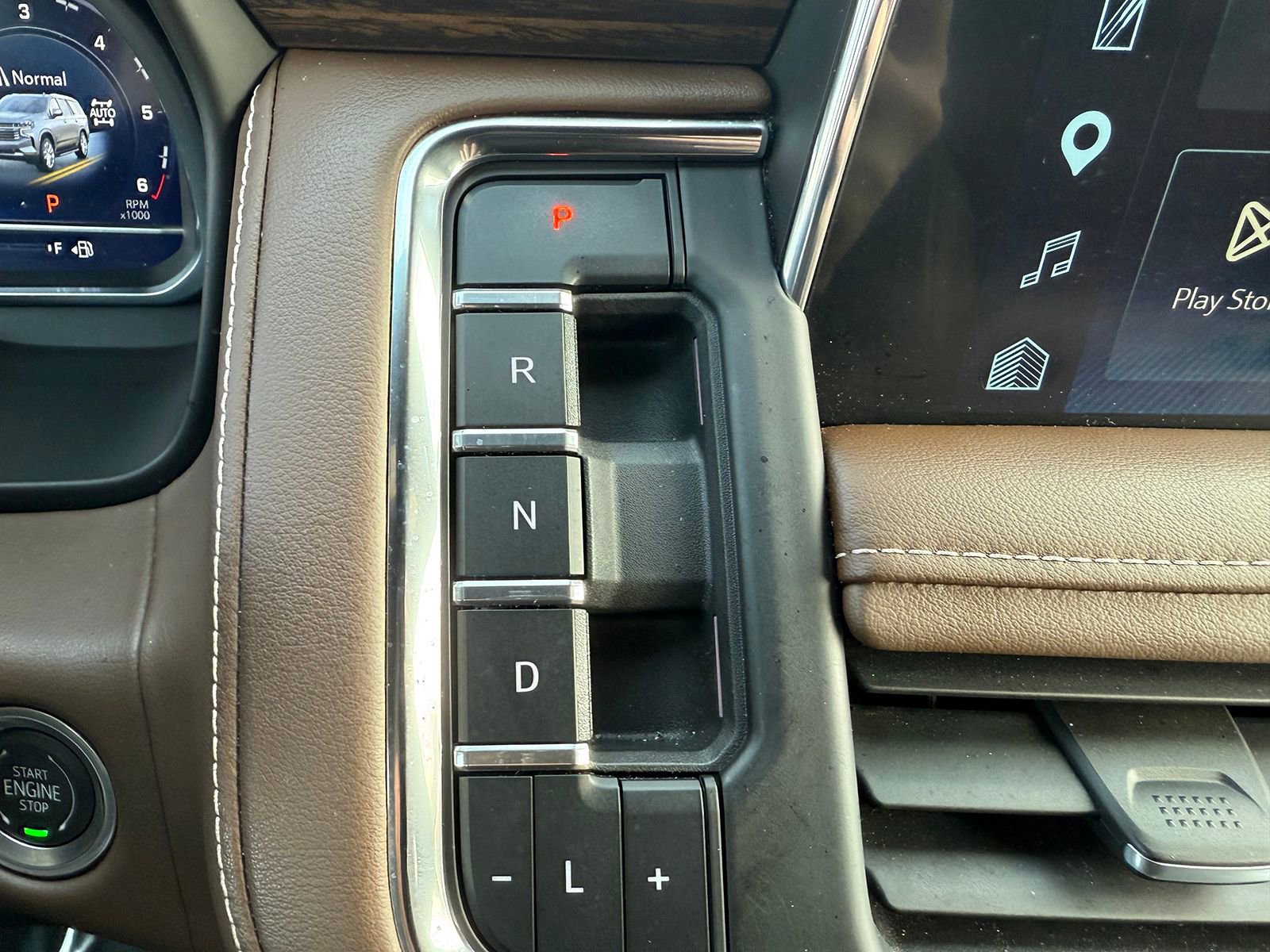 Used 2023 Chevrolet Suburban High Country image 32