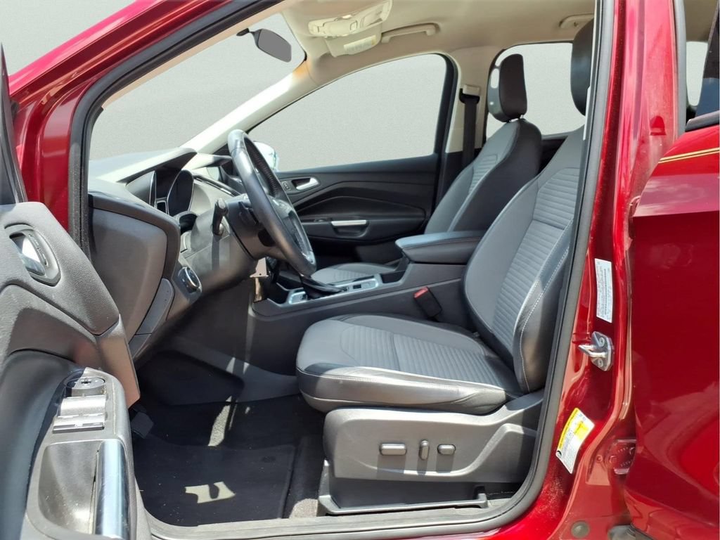 Used 2018 Ford Escape SE w/ SE Sport Appearance Package FWD image 16