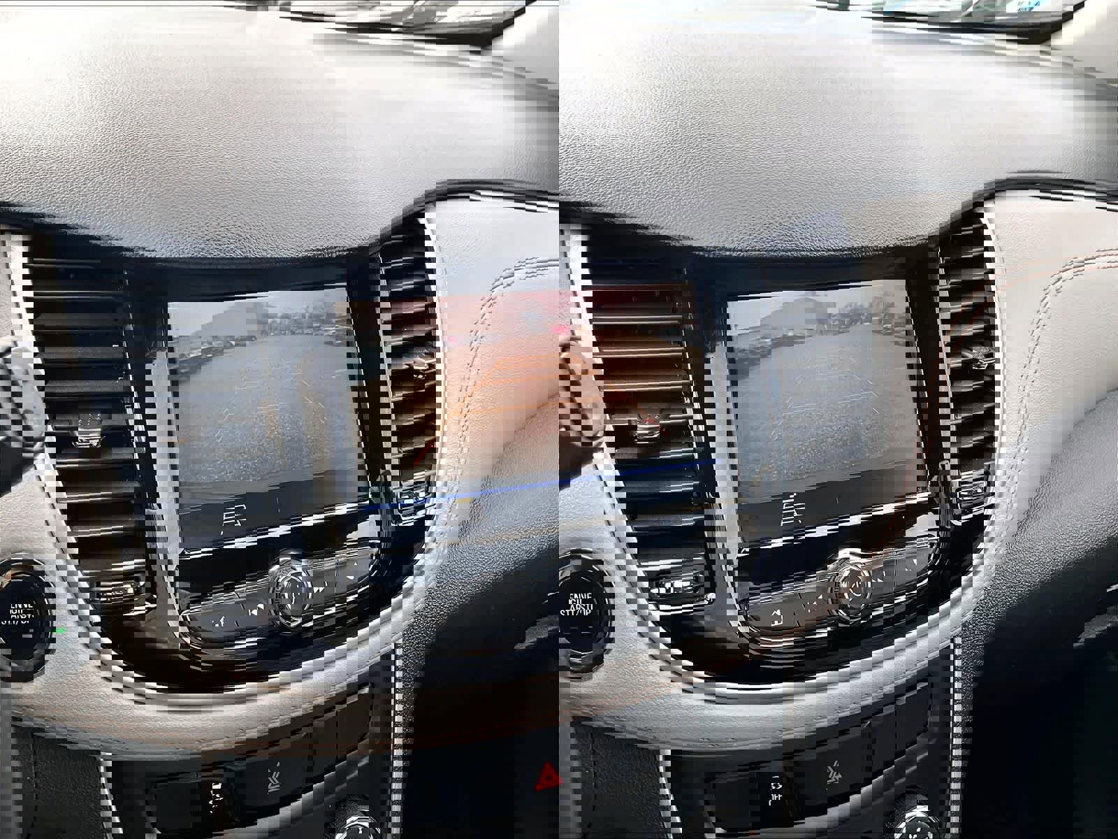 Used 2022 Chevrolet Trax LT w/ LT Convenience Package AWD/4WD image 19