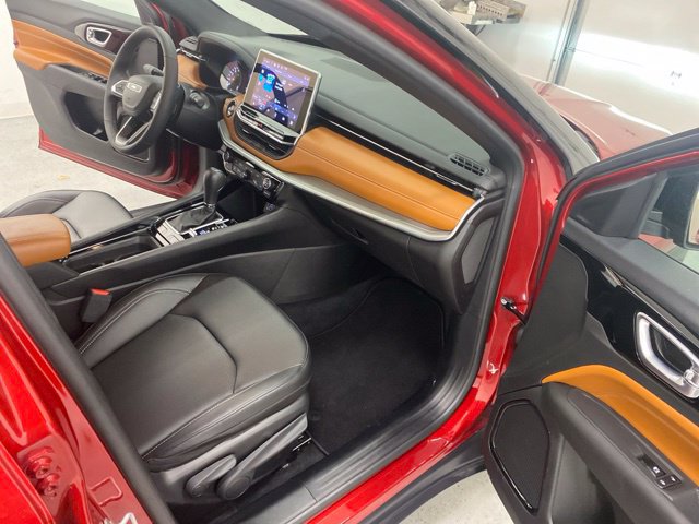 Used 2025 Jeep Compass Limited AWD/4WD image 55