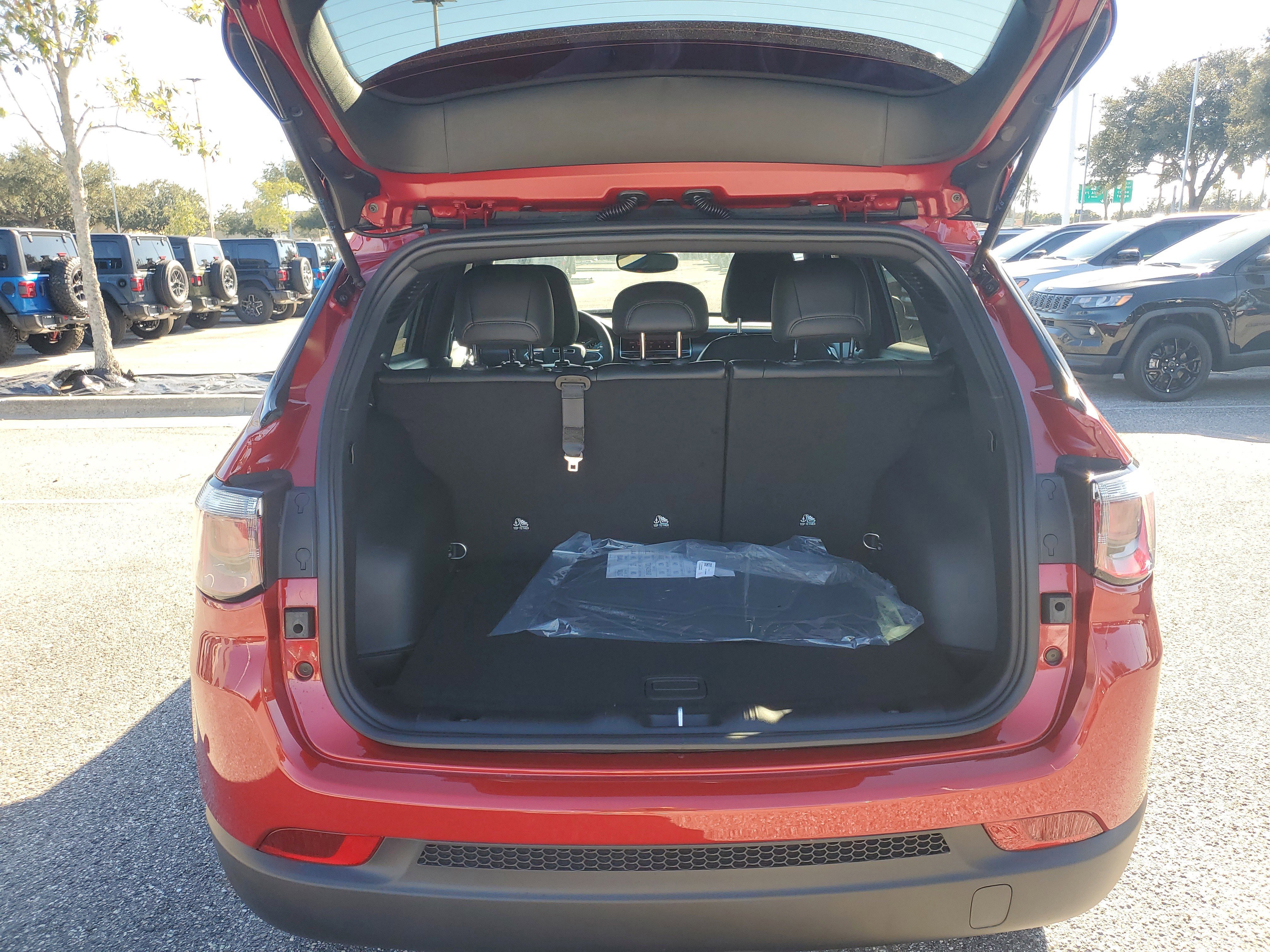 New 2026 Jeep Compass Latitude image 5