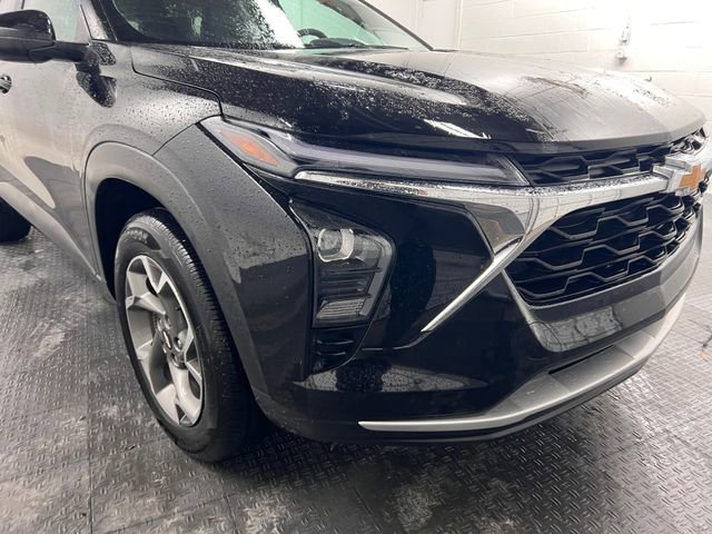 Used 2025 Chevrolet Trax LT w/ LT Convenience Package image 9