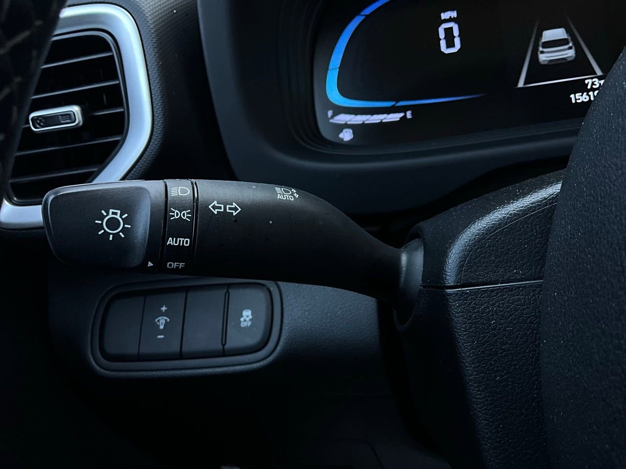 Used 2025 Hyundai Venue SEL image 36