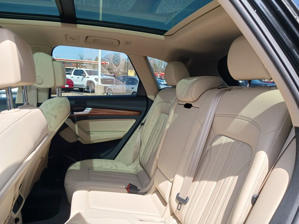 Used 2023 Audi Q5 2.0T Premium w/ Convenience Package image 6
