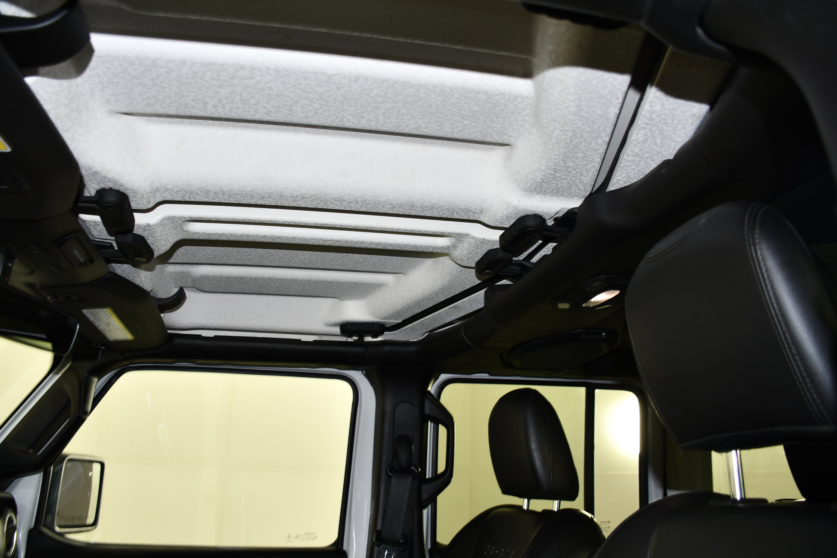 Used 2018 Jeep Wrangler Unlimited Sahara w/ Uconnect 4C Nav & Sound Group image 38