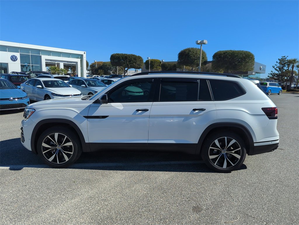 Used 2025 Volkswagen Atlas SEL Premium R-Line image 11