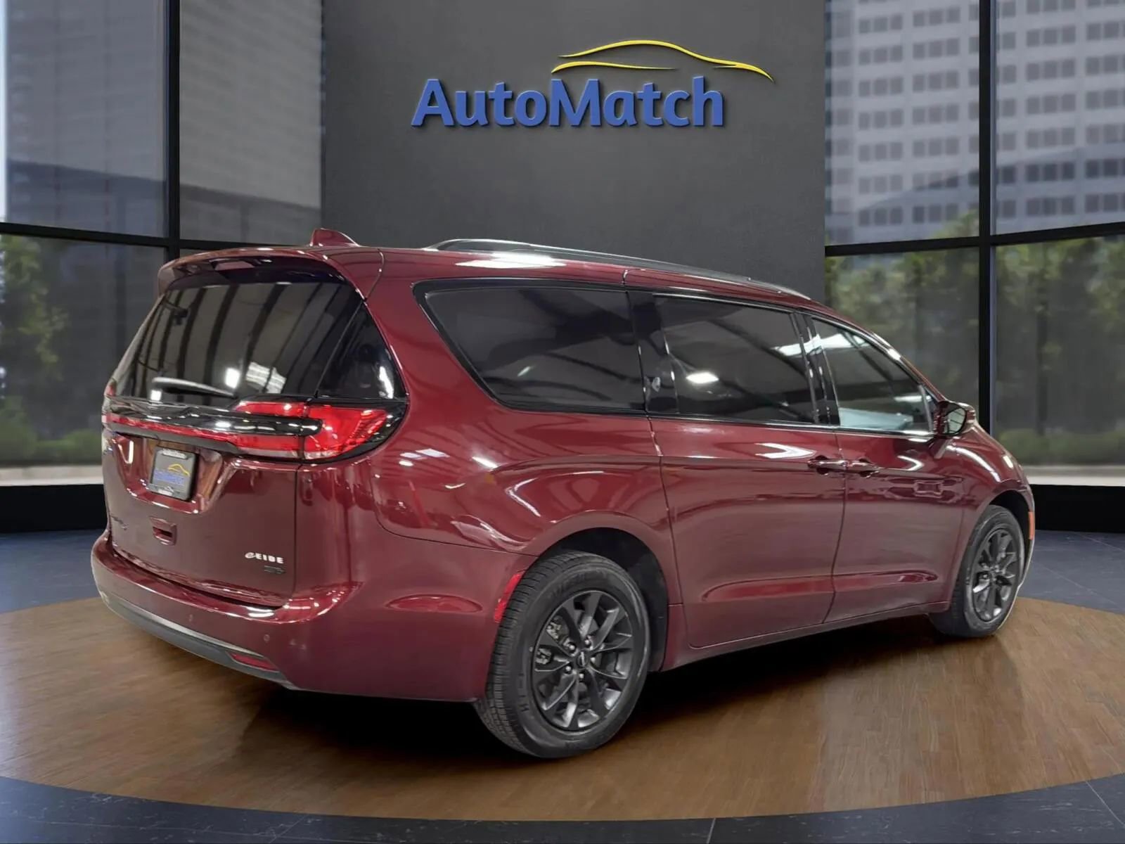 Used 2021 Chrysler Pacifica Touring w/ Uconnect Theater Family Group image 11
