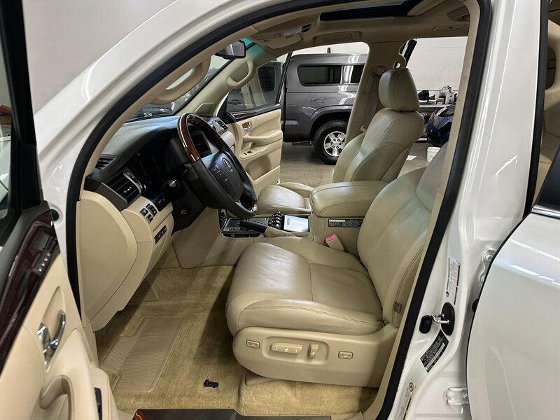 Used 2010 Lexus LX 570 4WD image 12