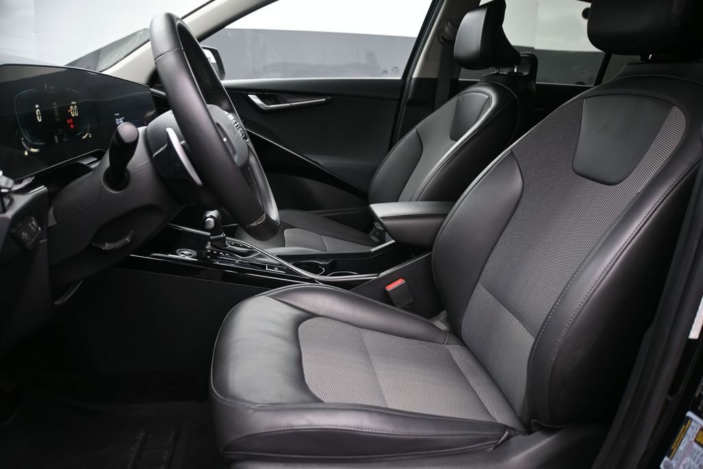 Used 2023 Kia Niro EX FWD image 10