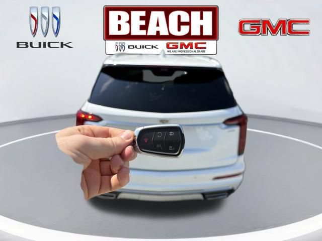 Used 2023 Cadillac XT6 Premium Luxury w/ Technology Package FWD image 6