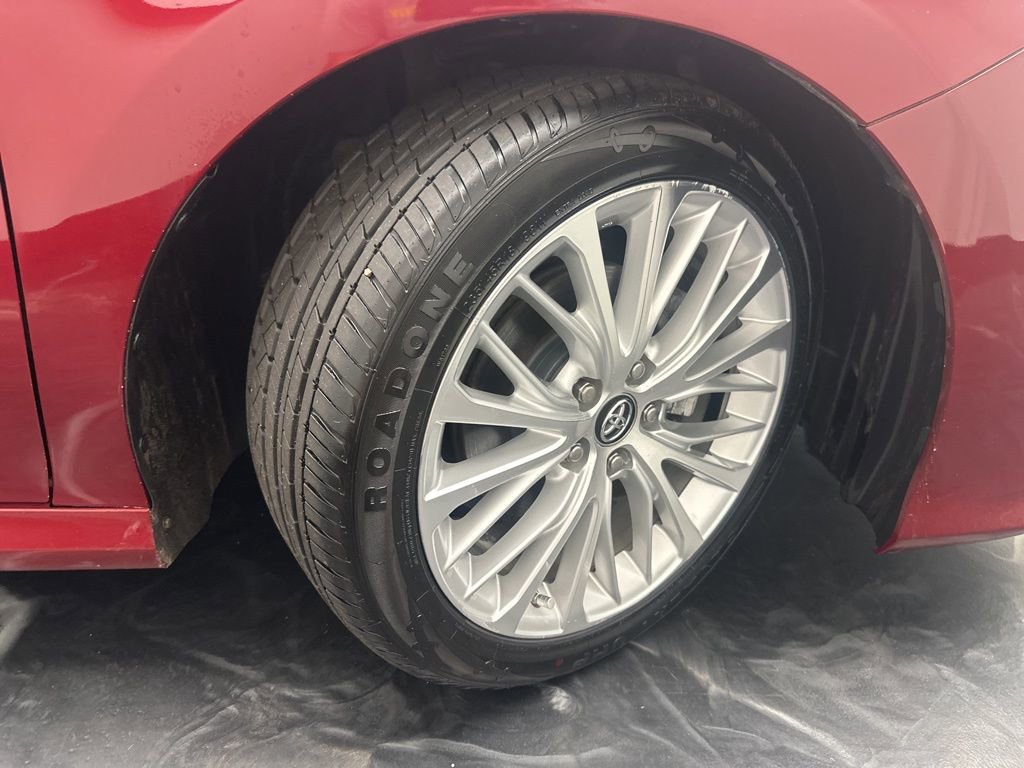 Used 2018 Toyota Camry XLE image 32