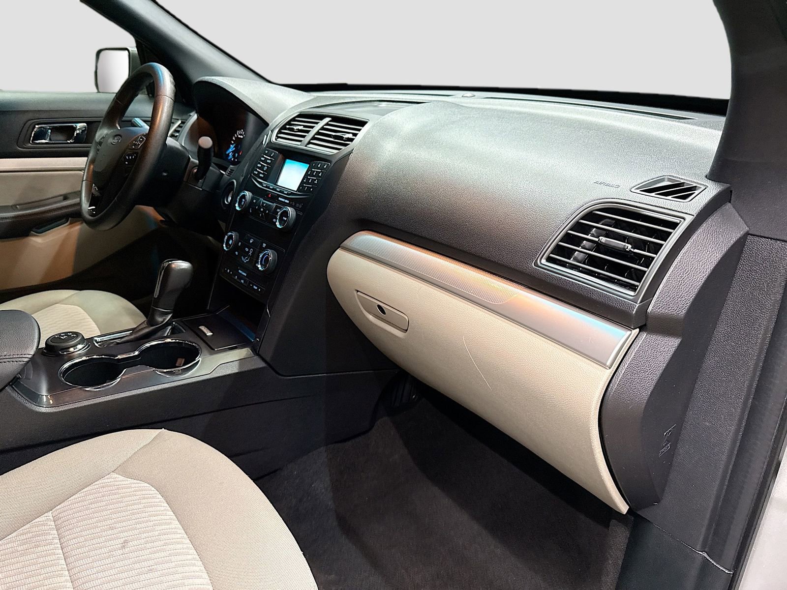 Used 2019 Ford Explorer 4WD w/ Class III Trailer Tow Package image 29