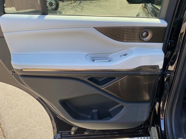 New 2026 Lincoln Navigator L Black Label AWD/4WD image 9