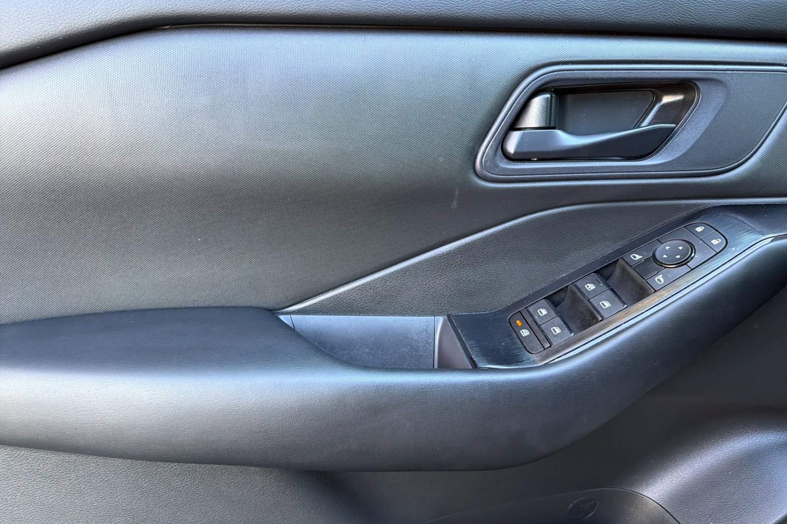 Used 2024 Nissan Rogue S image 11