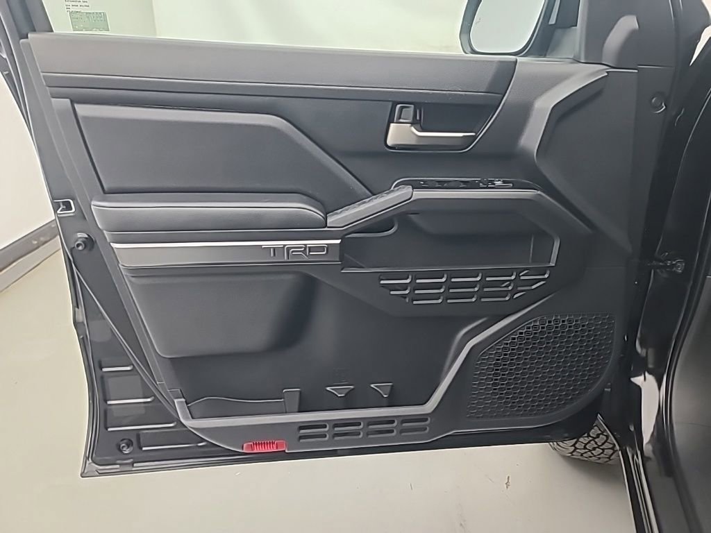 Used 2025 Toyota Tacoma TRD Off-Road image 23