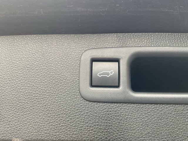 Used 2021 Toyota Highlander XLE AWD/4WD image 23