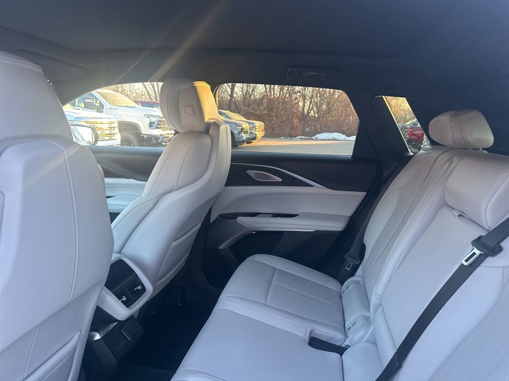 Used 2025 Cadillac Lyriq Luxury image 9