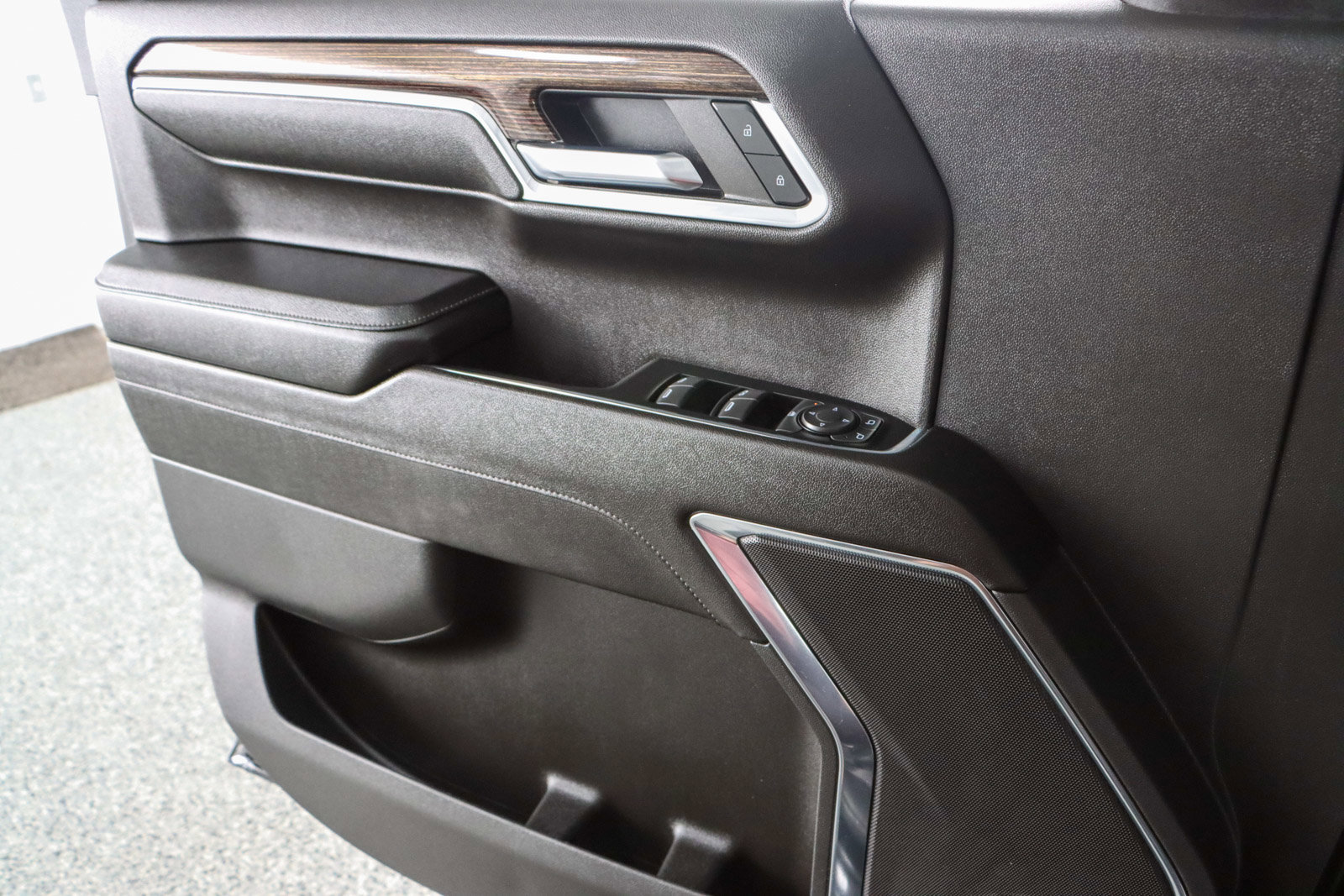 Used 2024 GMC Sierra 1500 Elevation image 24