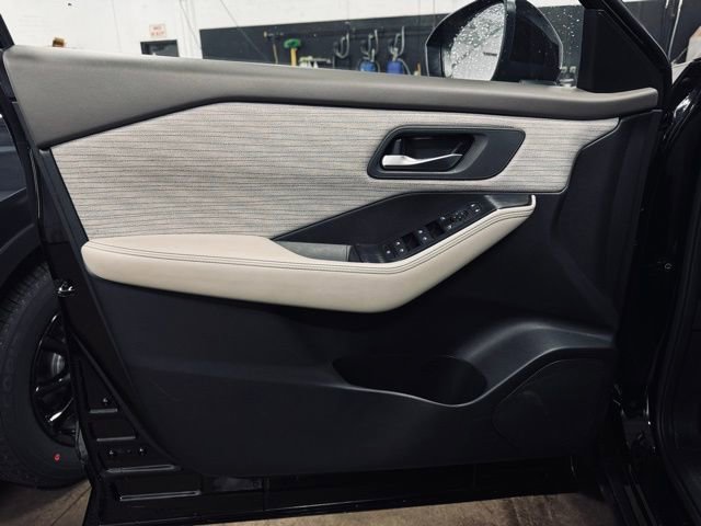 Used 2023 Nissan Rogue SV AWD/4WD image 11