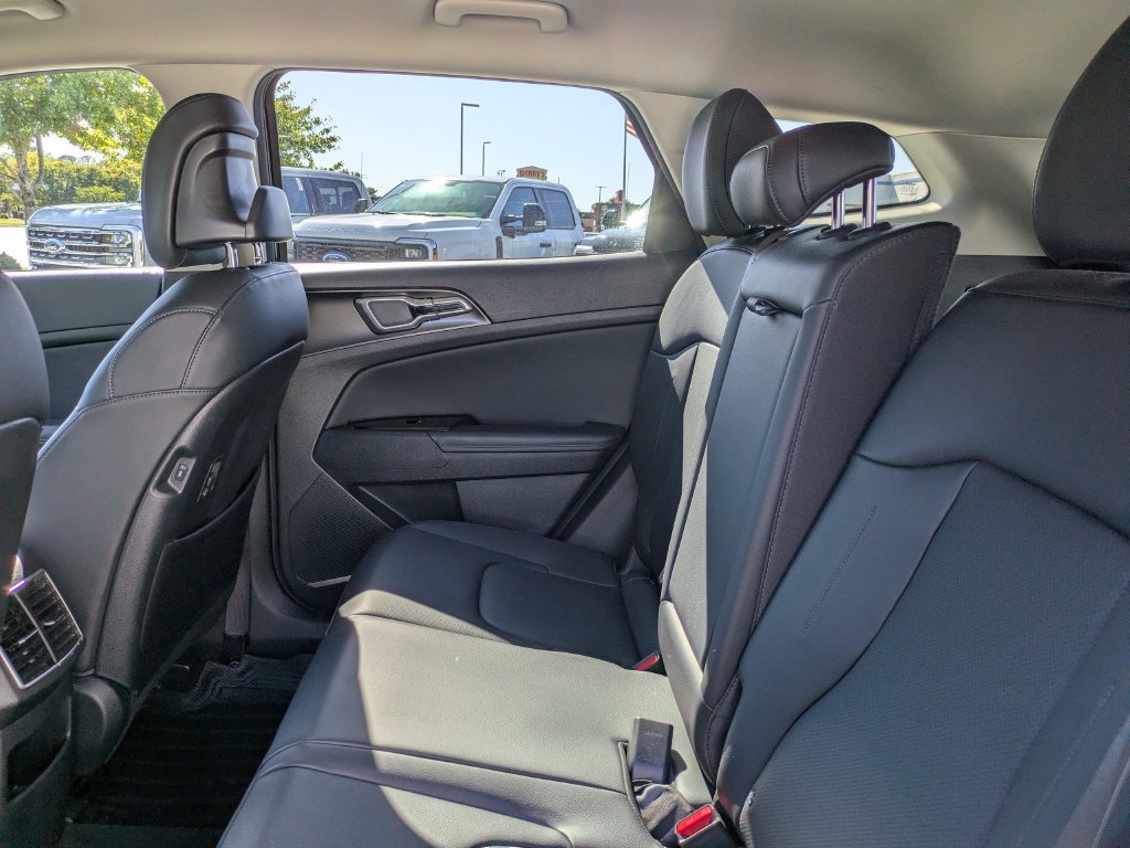 Used 2023 Kia Sportage EX AWD/4WD image 14