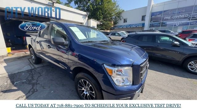Used 2023 Nissan Titan SV image 7