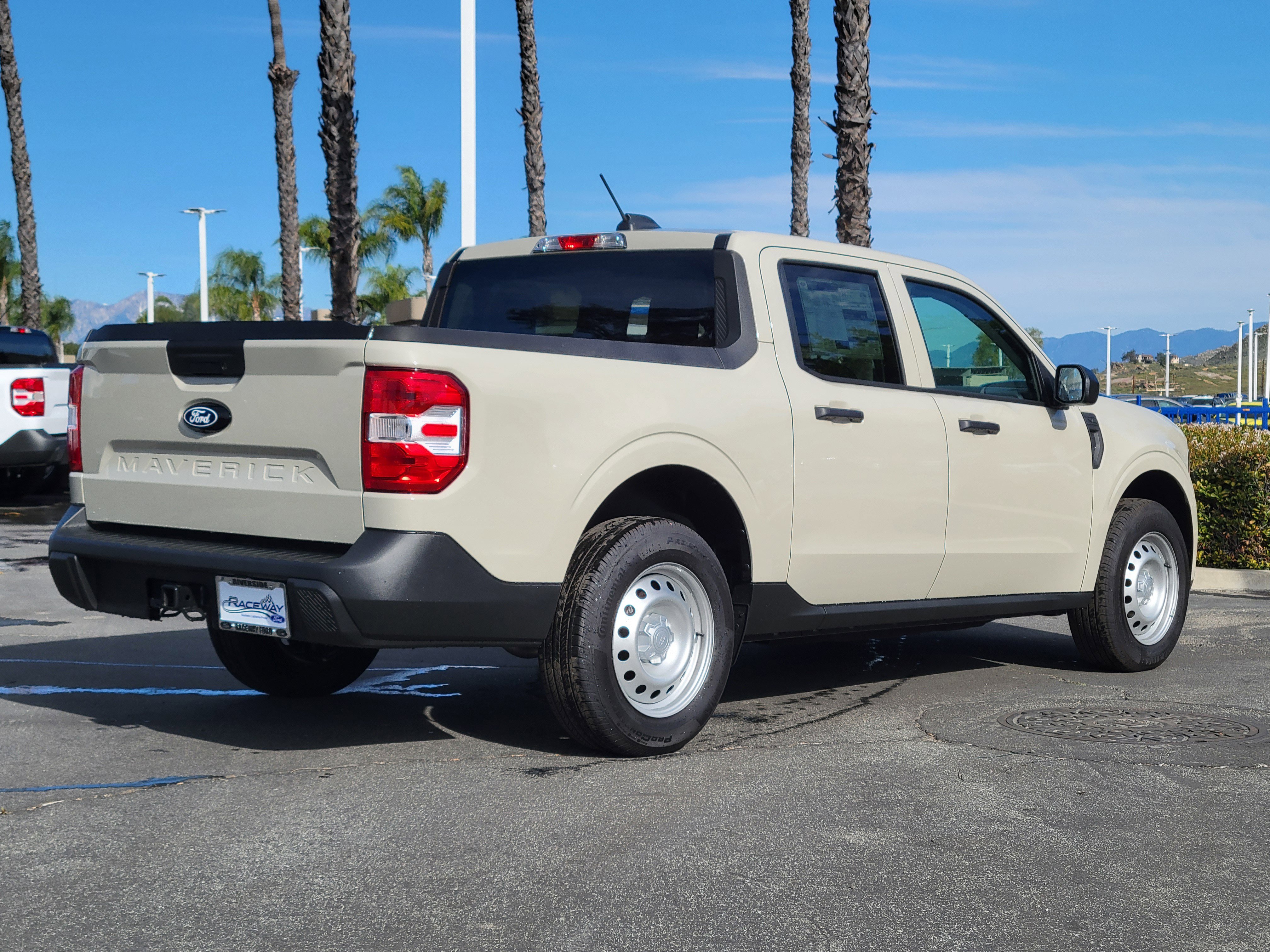 Used 2025 Ford Maverick XL FWD image 2