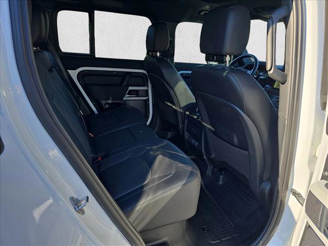 Used 2023 Land Rover Defender 110 SE image 11
