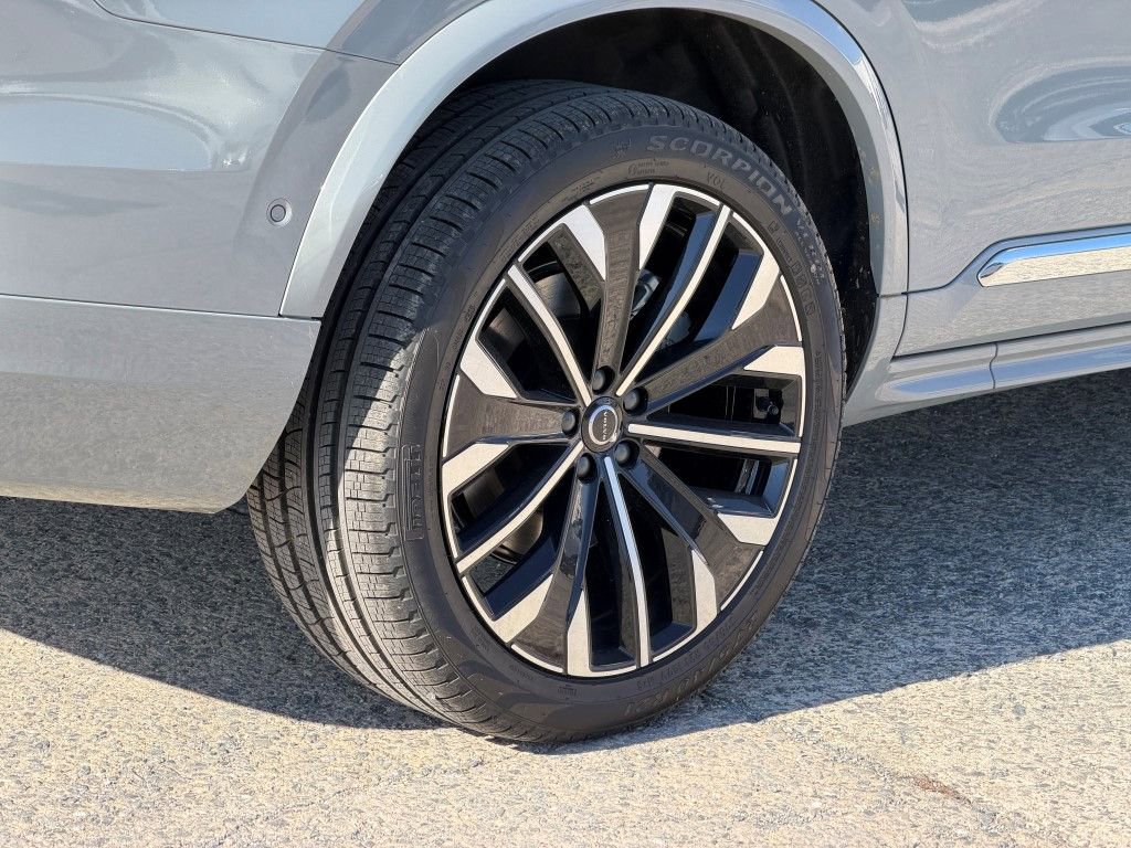 New 2026 Volvo XC90 T8 Plus w/ Protection Package Premier AWD/4WD image 9