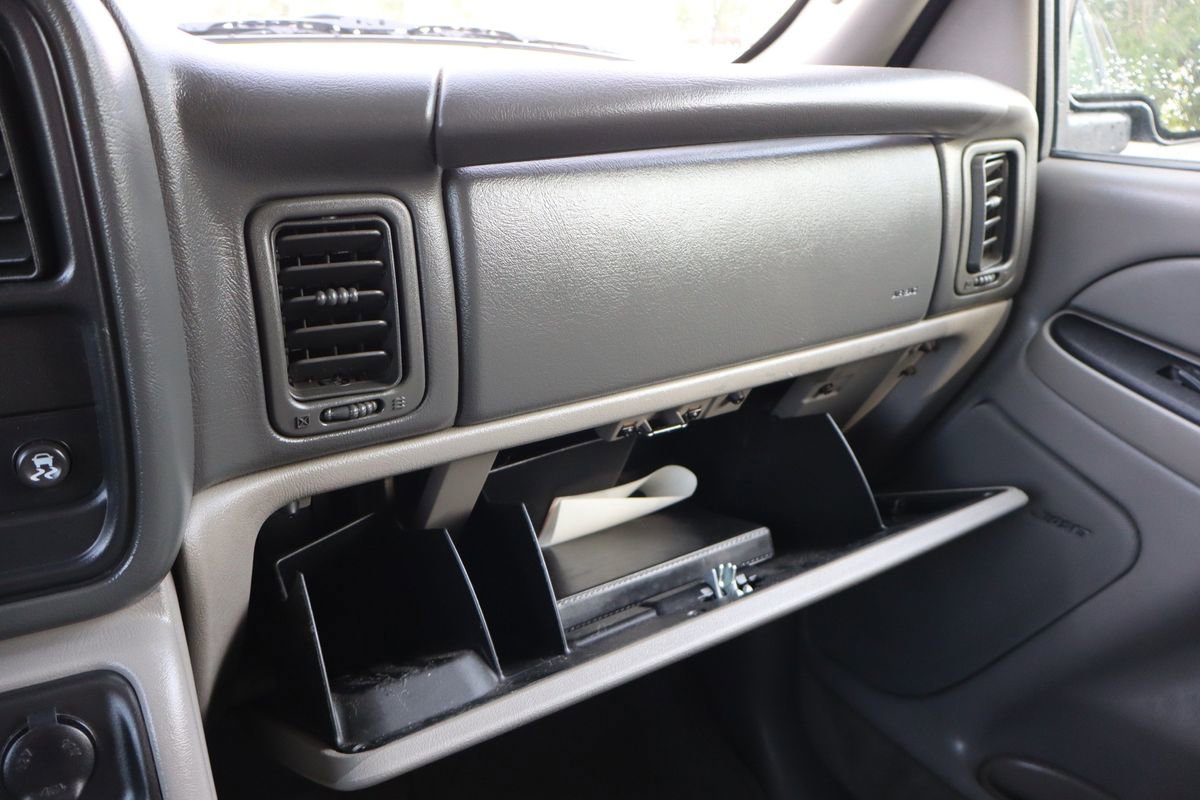 Used 2005 Chevrolet Avalanche Z71 w/ Sun And Sound Package AWD/4WD image 37