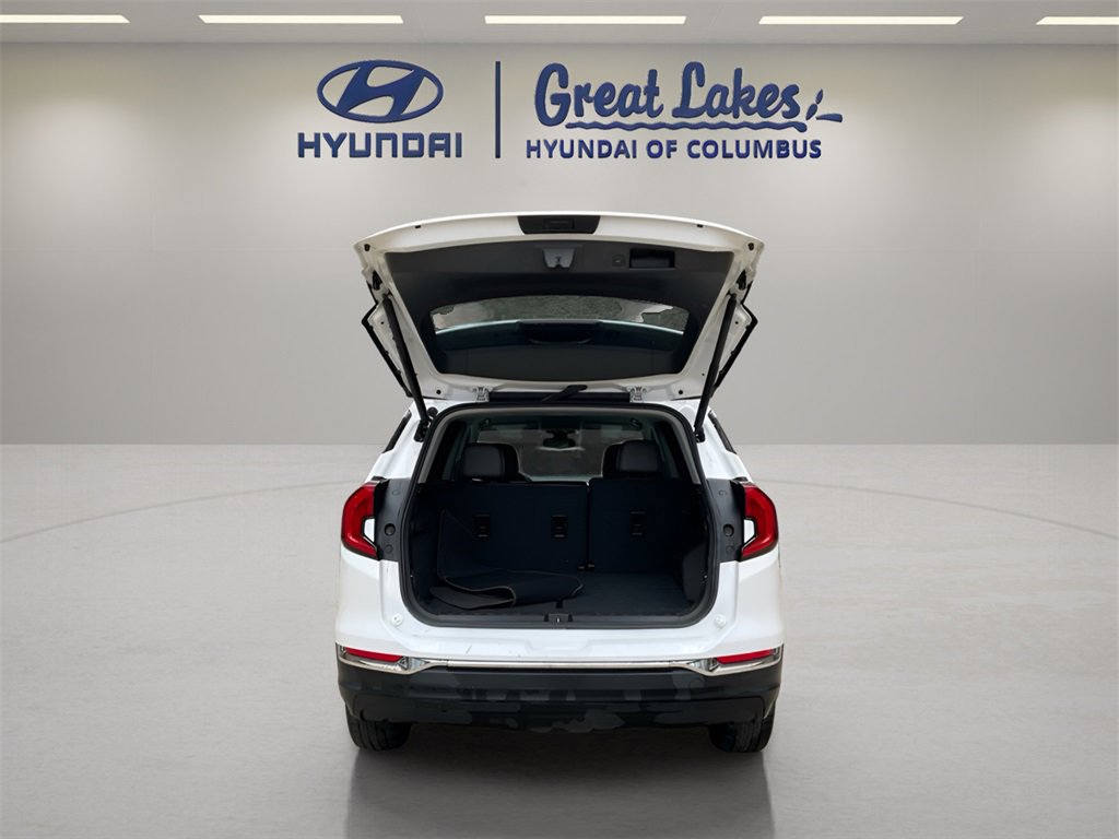 Used 2024 GMC Terrain SLT image 11