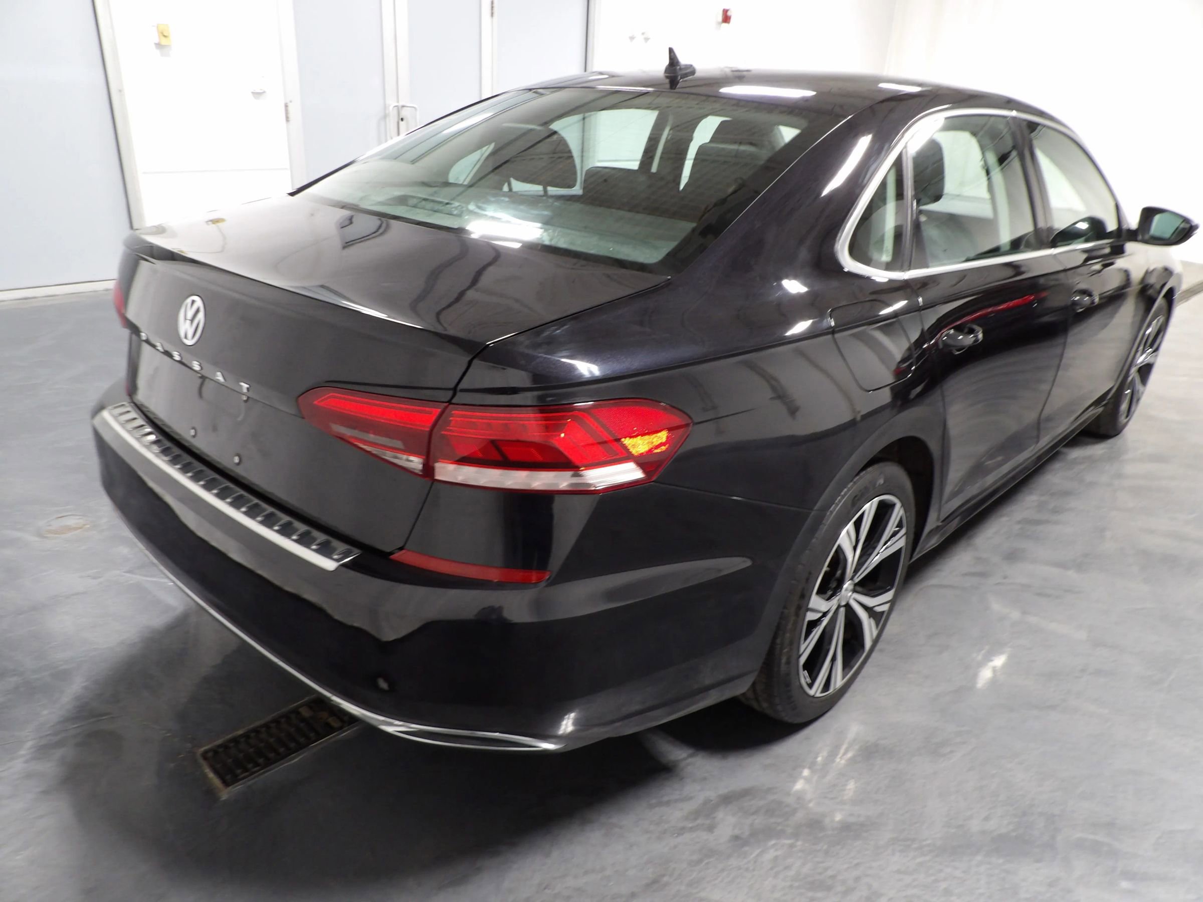 Used 2021 Volkswagen Passat 2.0T SE FWD image 5