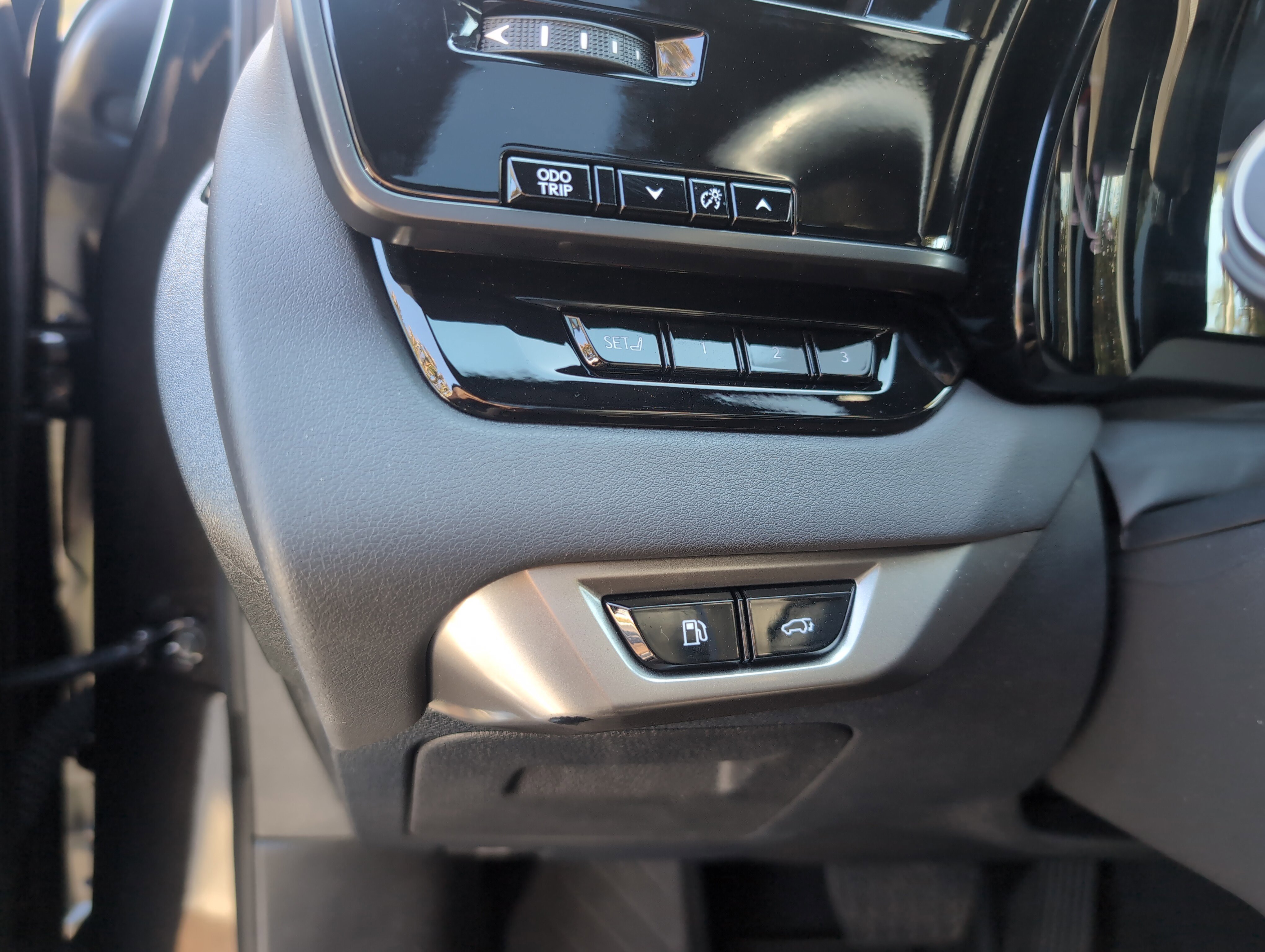Used 2023 Lexus RX 350 FWD w/ Cold Area Package image 37