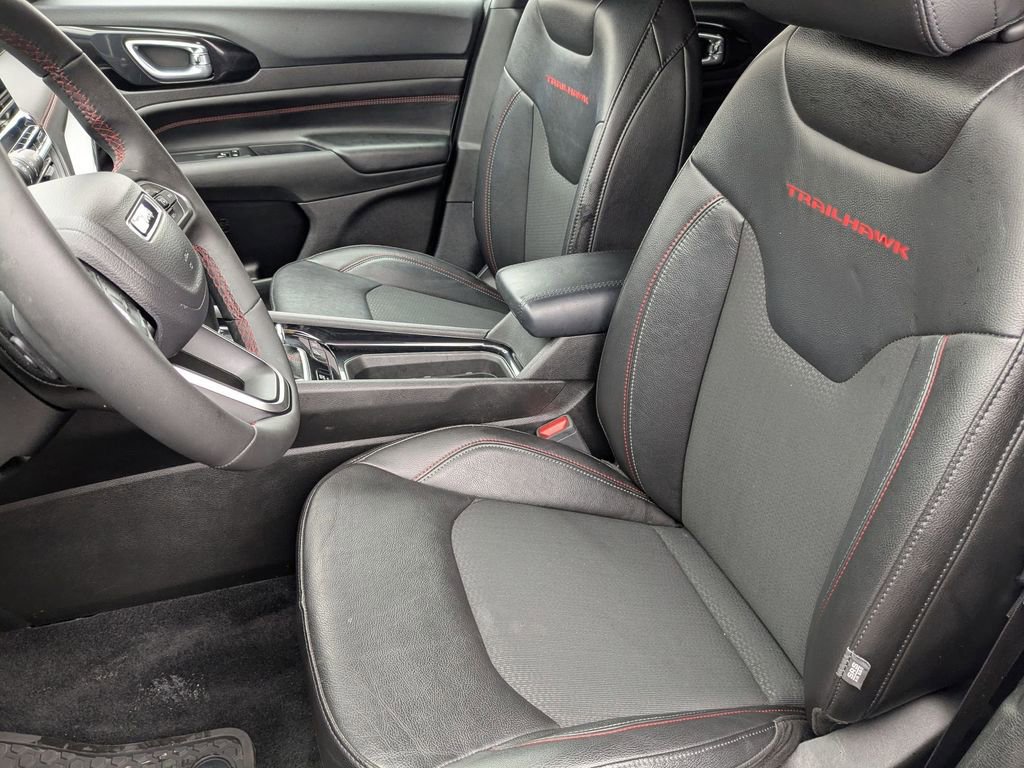 Used 2025 Jeep Compass Trailhawk image 15