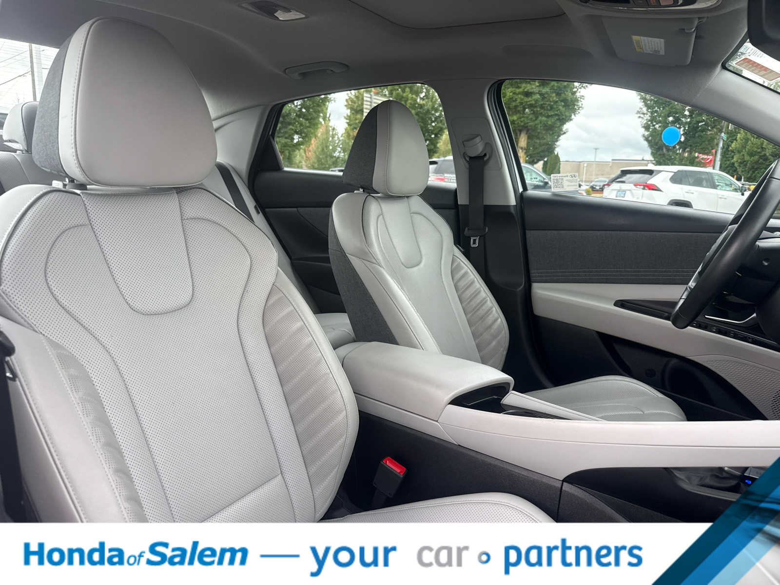 Used 2025 Hyundai Elantra Limited FWD image 13